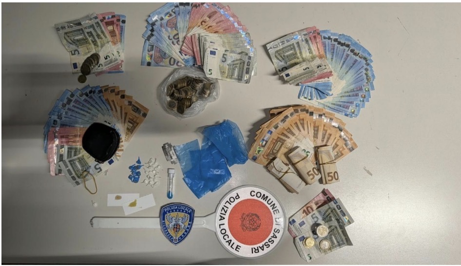 Sassari, arrestato a San Donato: sequestrati droga e 6.500 euro